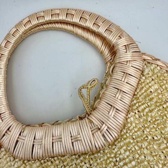 Vintage Handbag with Flowers - Picture 5 of 13